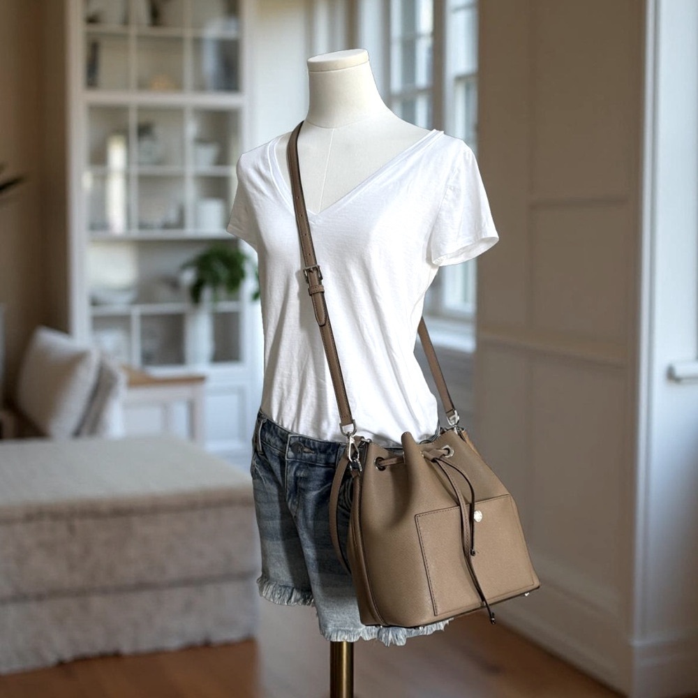 Authentic Michael Kors Tan Greenwich Saffiano Leather Bucket Bag! - Picture 12 of 12